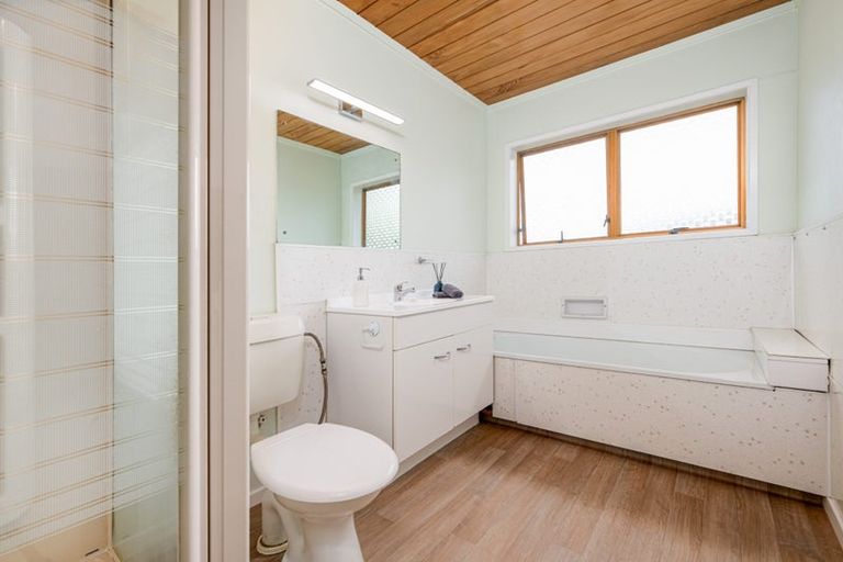 Photo of property in 46 Spence Road, Henderson, Auckland, 0612