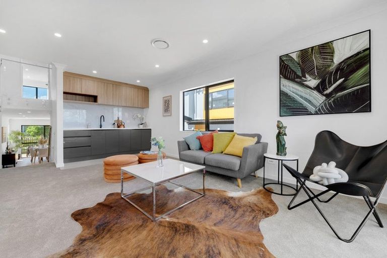 Photo of property in 14 Parkmore Drive, Rosehill, Papakura, 2113