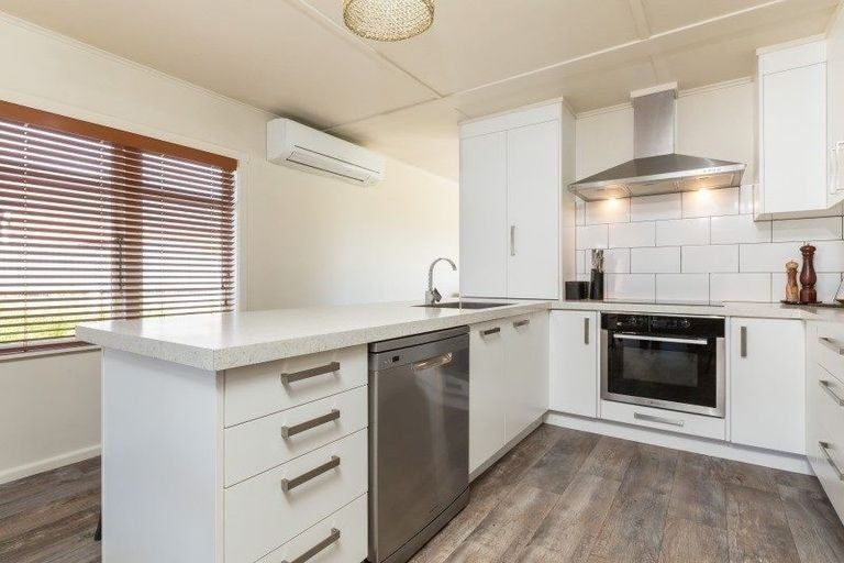 Photo of property in 19 Ngarimu Street, Havelock North, 4130