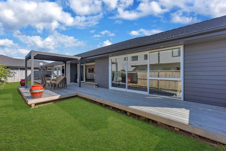 Photo of property in 9 Mutetai Road, Clarks Beach, 2122