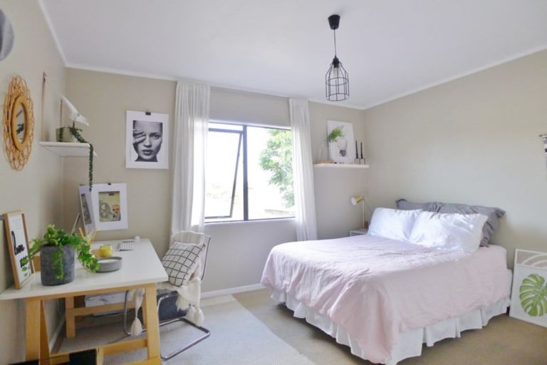 Photo of property in 2/37 Mcleod Road, Weymouth, Auckland, 2103