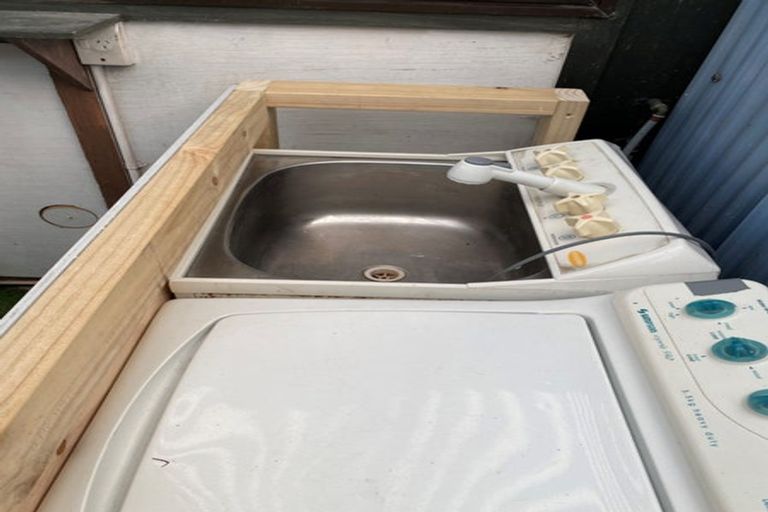 Photo of property in 1/2 Coniston Avenue, Te Atatu South, Auckland, 0610