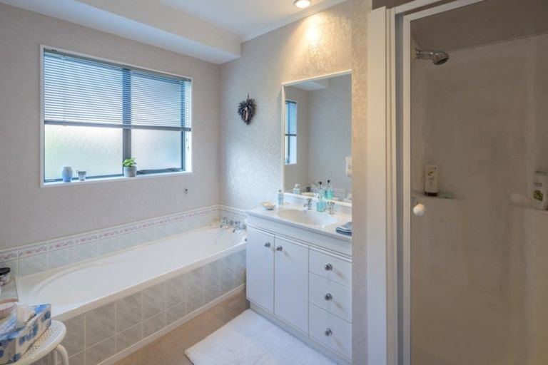 Photo of property in 7 Cranbrook Grove, Waikanae, 5036