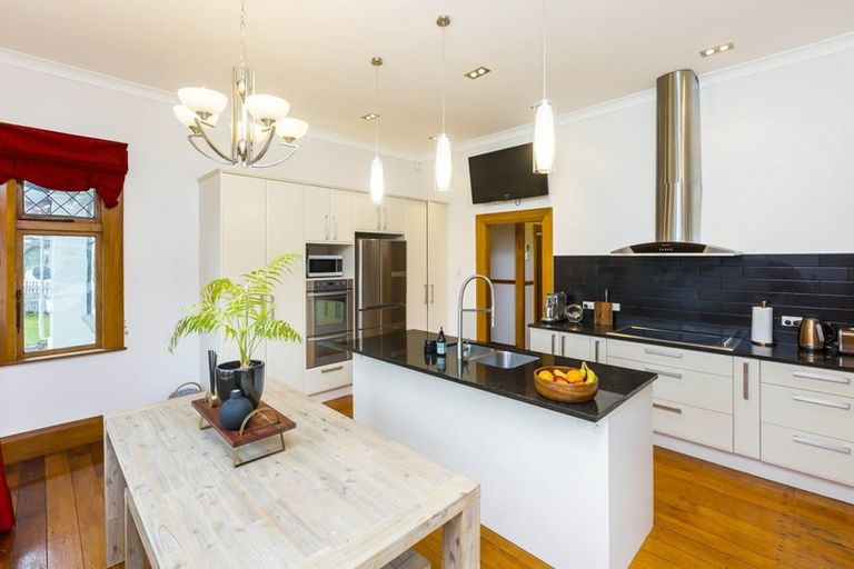 Photo of property in 30 Granville Street, Silverstream, Upper Hutt, 5019