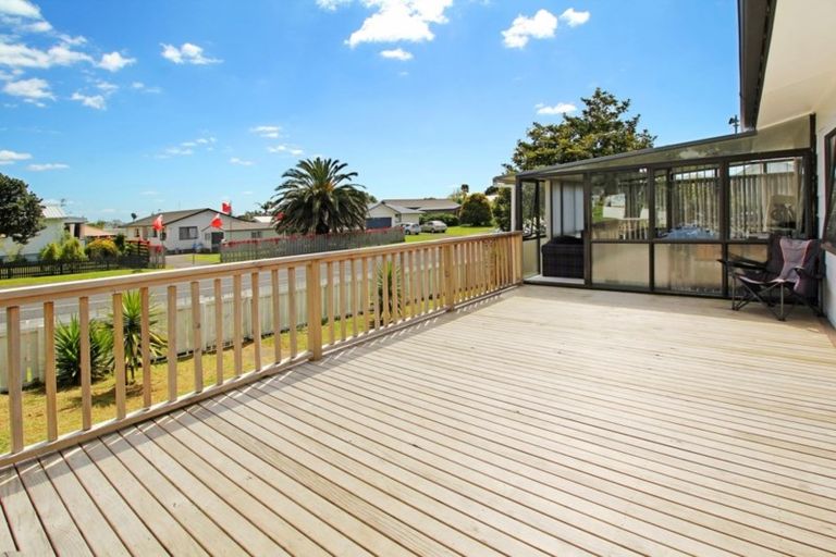 Photo of property in 178 Finlayson Avenue, Clendon Park, Auckland, 2103