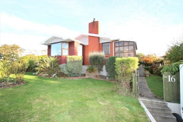 Photo of property in 16 Kinmont Crescent, Kinmont Park, Mosgiel, 9024