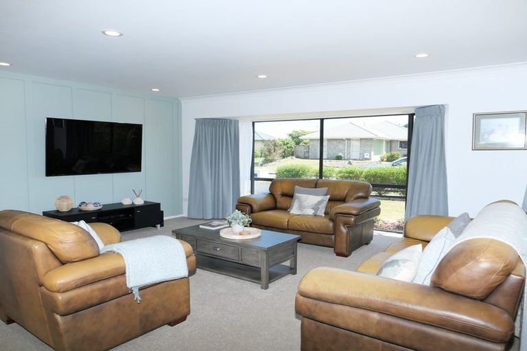 Photo of property in 5 Sovereign Way, Paraparaumu, 5032