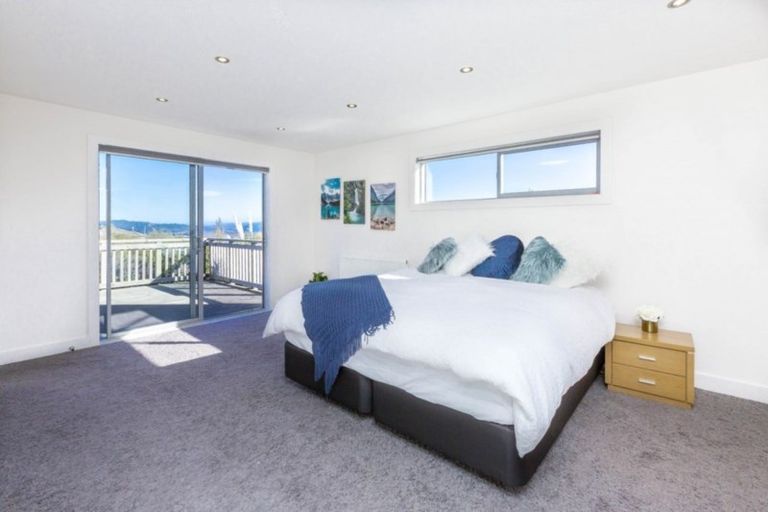 Photo of property in 37 Mt Marua Drive, Timberlea, Upper Hutt, 5018