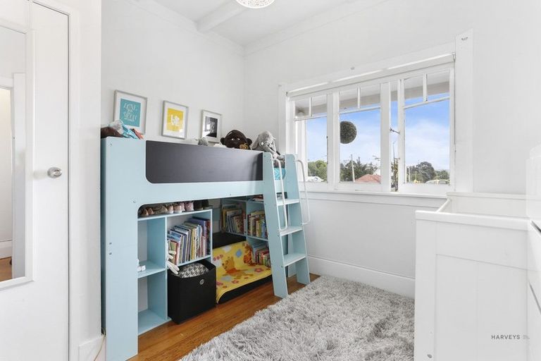 Photo of property in 4 Bowers Road, Glen Eden, Auckland, 0602