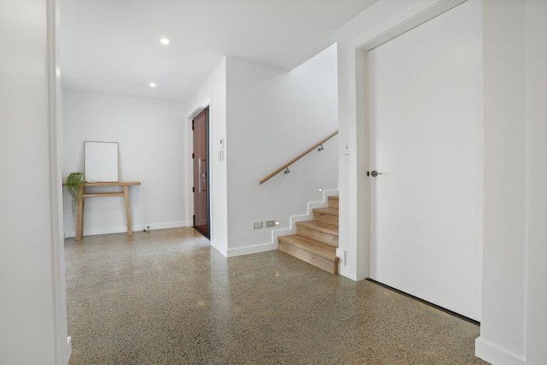 Photo of property in 21 Fred Carr Place, One Tree Point, 0118
