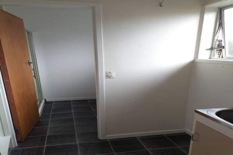 Photo of property in 5/25 West Coast Road, Glen Eden, Auckland, 0602