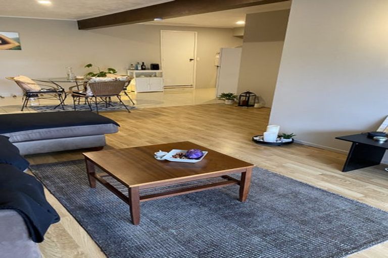 Photo of property in 5 Yarra Place, Botany Downs, Auckland, 2010