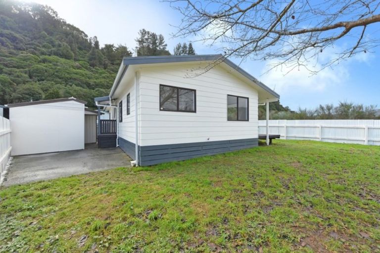 Photo of property in 100 Gillespies Road, Birchville, Upper Hutt, 5018