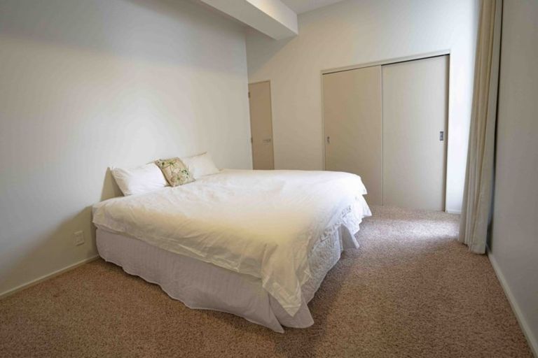 Photo of property in Stadium Garden Flats, 203/107 Thorndon Quay, Pipitea, Wellington, 6011