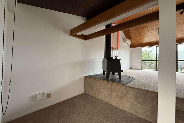 Photo of property in 27 Rembrandt Avenue, Tawa, Wellington, 5028