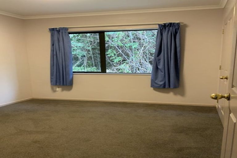 Photo of property in 5a Christina Avenue, Te Atatu South, Auckland, 0602