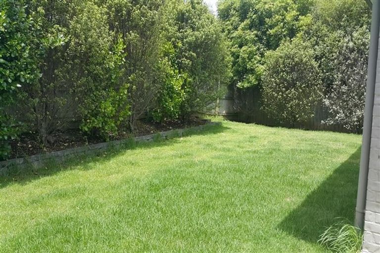 Photo of property in 108 Simpson Road, Henderson Valley, Auckland, 0614