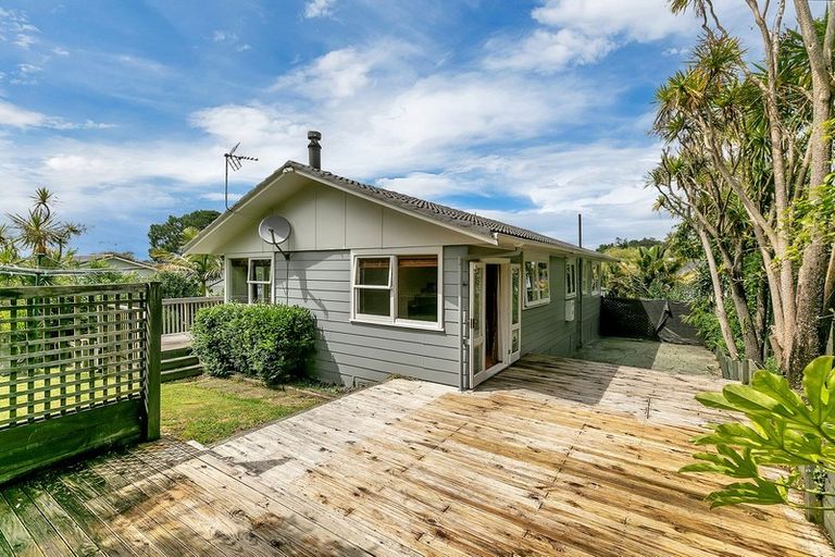 Photo of property in 1/5 Mchardy Place, Glenfield, Auckland, 0627