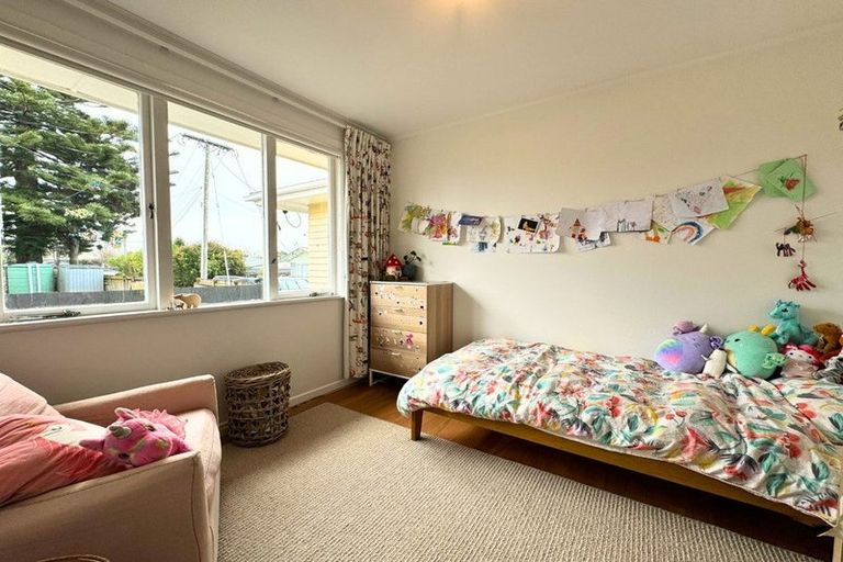 Photo of property in 5a Waipani Road, Te Atatu Peninsula, Auckland, 0610