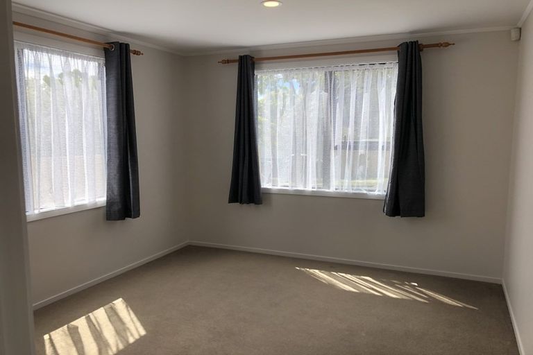 Photo of property in 2 Glucina Place, Glen Eden, Auckland, 0602