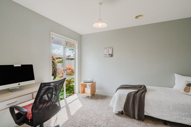 Photo of property in 92 Saint James Drive, Huntington, Hamilton, 3210