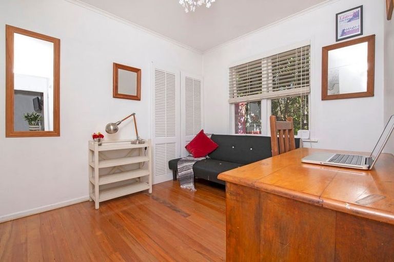 Photo of property in 1/24 Liston Crescent, Cockle Bay, Auckland, 2014