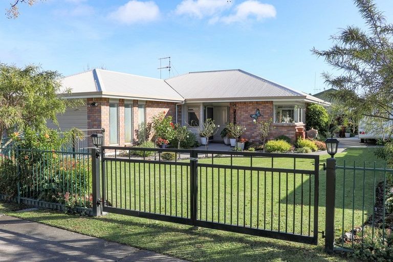 Photo of property in 19 Edgewater Grove, Whakatane, 3120