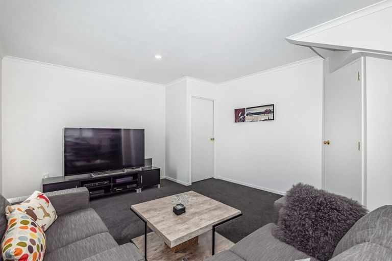 Photo of property in 2/28a Marlborough Avenue, Glenfield, Auckland, 0629