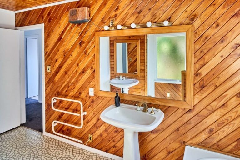 Photo of property in 29 The Track, Plimmerton, Porirua, 5026