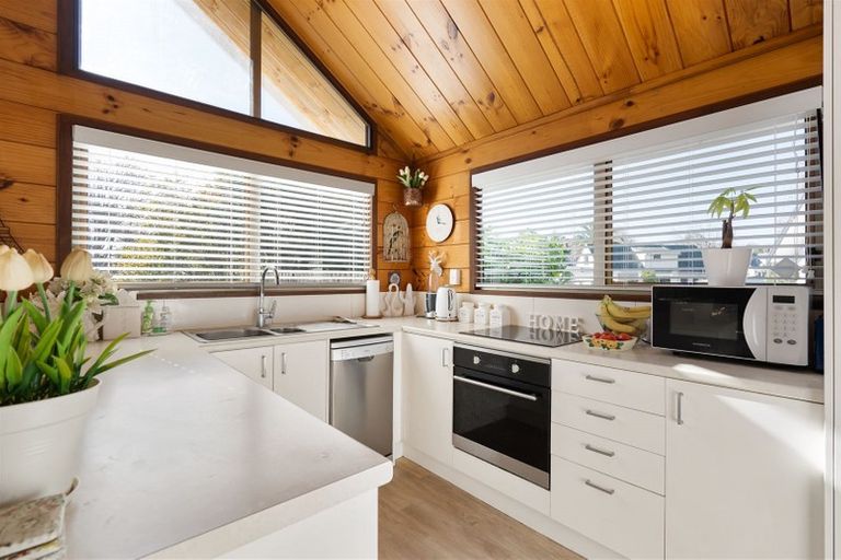 Photo of property in 13 Kyeemagh Street, Botany Downs, Auckland, 2010