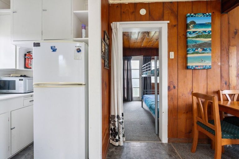 Photo of property in 11 Ringer Avenue, Matapouri, Whangarei, 0173