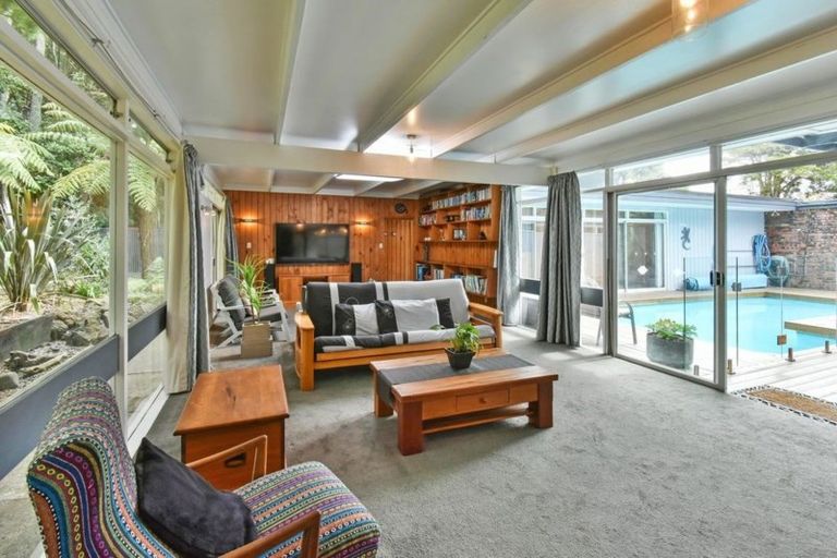 Photo of property in 35 Walpole Avenue, Hillpark, Auckland, 2102