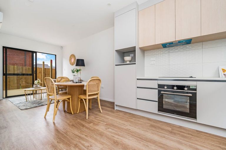 Photo of property in 4/442 Old Te Atatu Road, Te Atatu Peninsula, Auckland, 0610