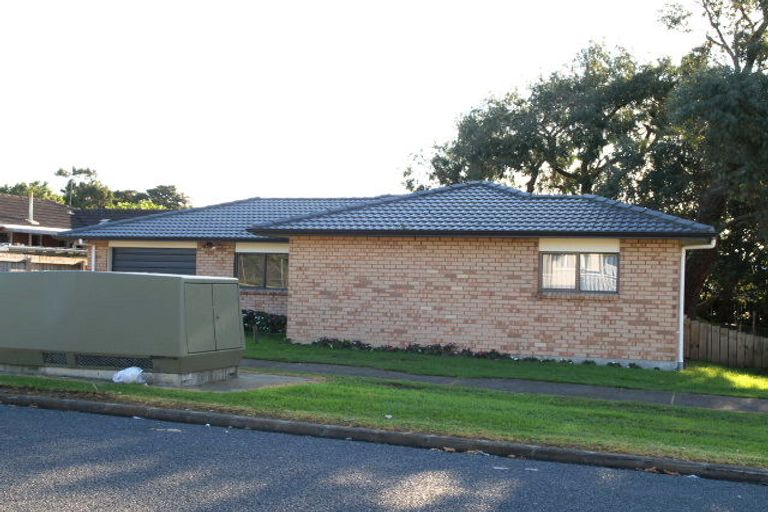 Photo of property in 35 Royton Avenue, Mangere East, Auckland, 2024