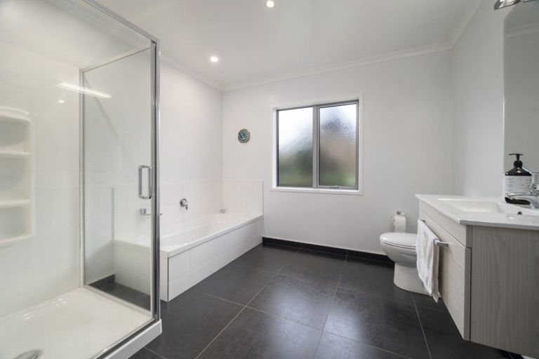 Photo of property in 46 Hamon Place, Pukehangi, Rotorua, 3015