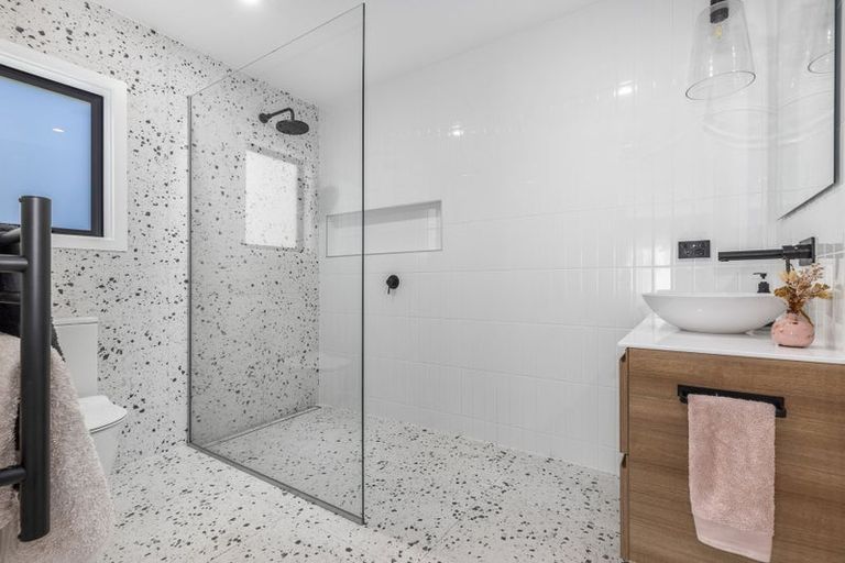 Photo of property in 10 Karearea Avenue, Waikanae, 5036