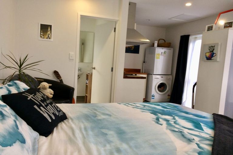 Photo of property in 57a Gloria Avenue, Te Atatu Peninsula, Auckland, 0610