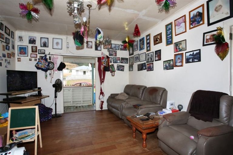 Photo of property in 2 Ainslie Road, Paeroa, 3600