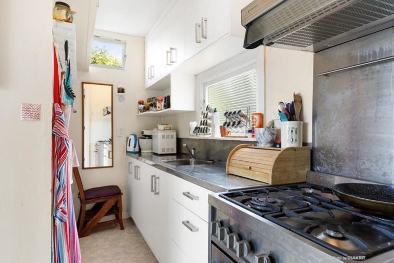 Photo of property in 199 Sutherland Road, Lyall Bay, Wellington, 6022