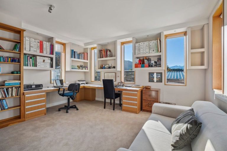 Photo of property in 31 Old Station Avenue, Wanaka, 9305