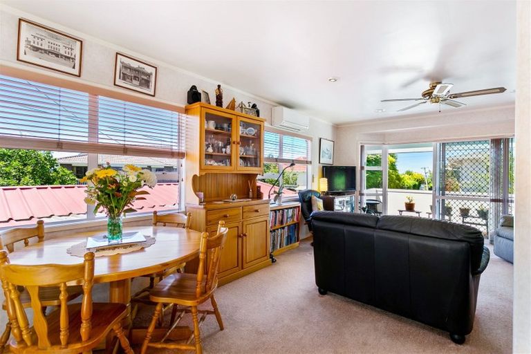 Photo of property in 1/208 Royal Road, Massey, Auckland, 0614