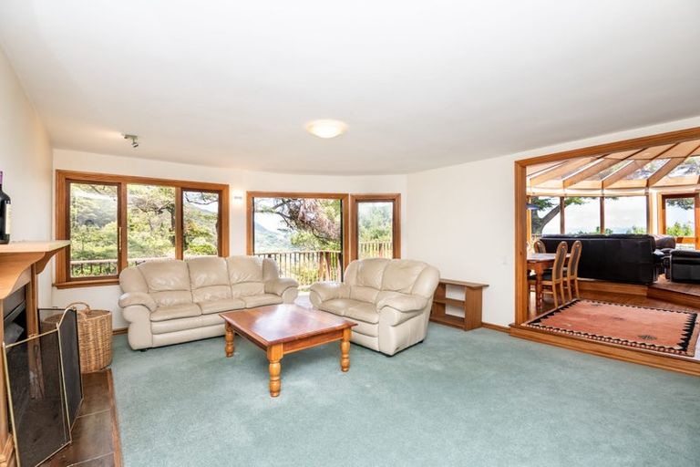 Photo of property in 5 Whiorau Grove, Lowry Bay, Lower Hutt, 5013