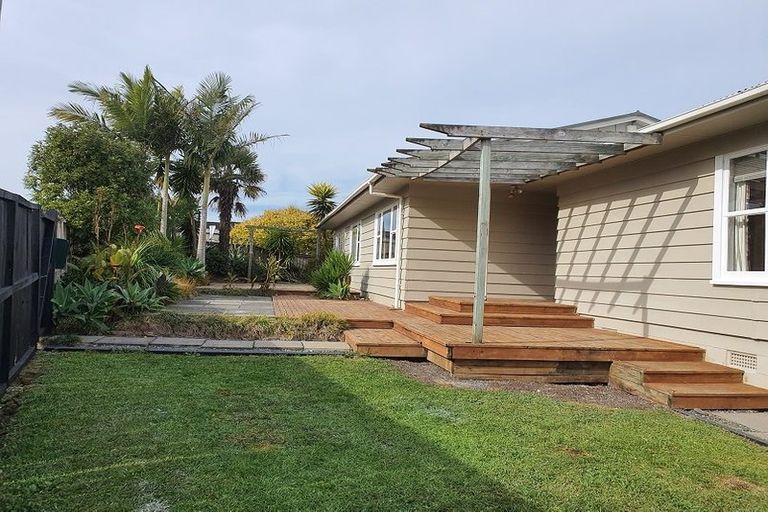 Photo of property in 151 Reeves Road, Pakuranga Heights, Auckland, 2010
