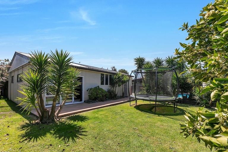 Photo of property in 17 Matua Road, Huapai, Kumeu, 0810