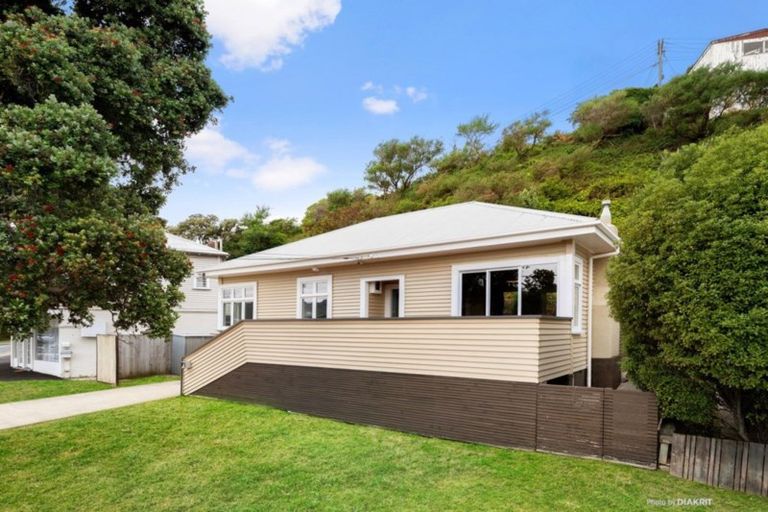 Photo of property in 80 Para Street, Miramar, Wellington, 6022