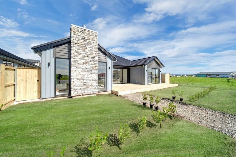 Photo of property in 27 Uatoto Road, Clarks Beach, 2122