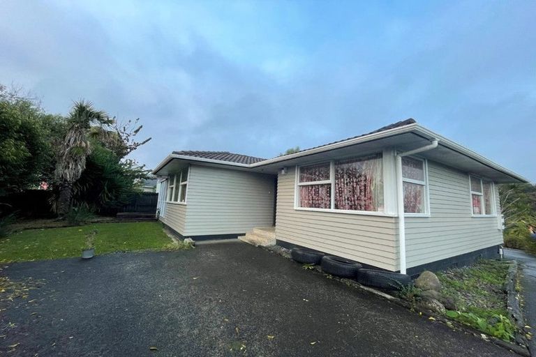 Photo of property in 82 Butterworth Drive, Glendene, Auckland, 0602
