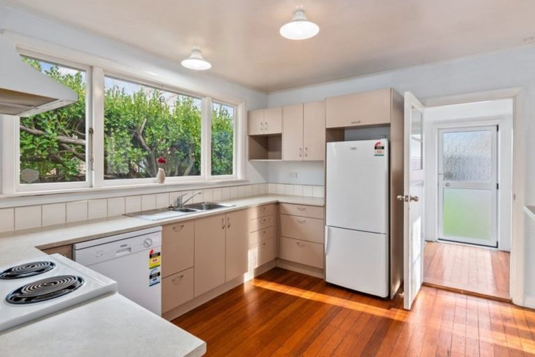 Photo of property in 2/14 James K Baxter Place, Addington, Christchurch, 8024