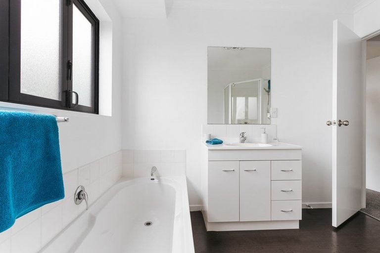 Photo of property in 32b Waipuna Grove, Welcome Bay, Tauranga, 3112