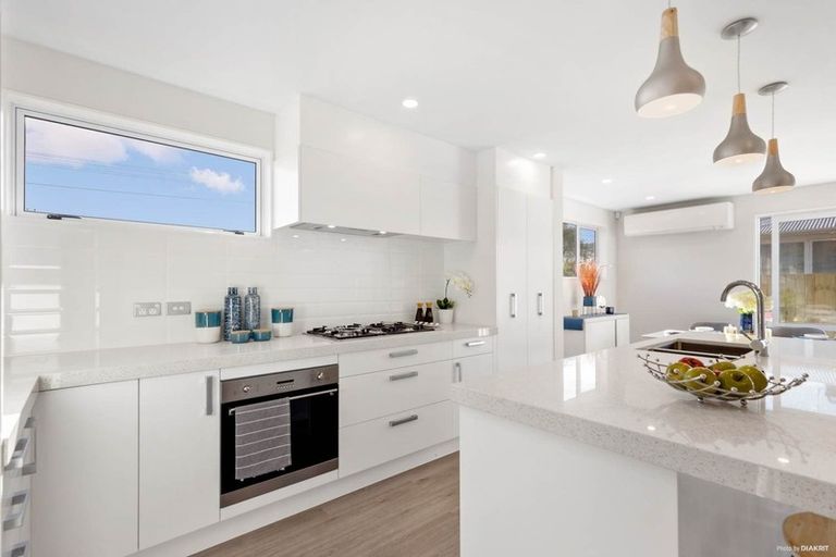 Photo of property in 4 Crieff Place, Te Atatu Peninsula, Auckland, 0610